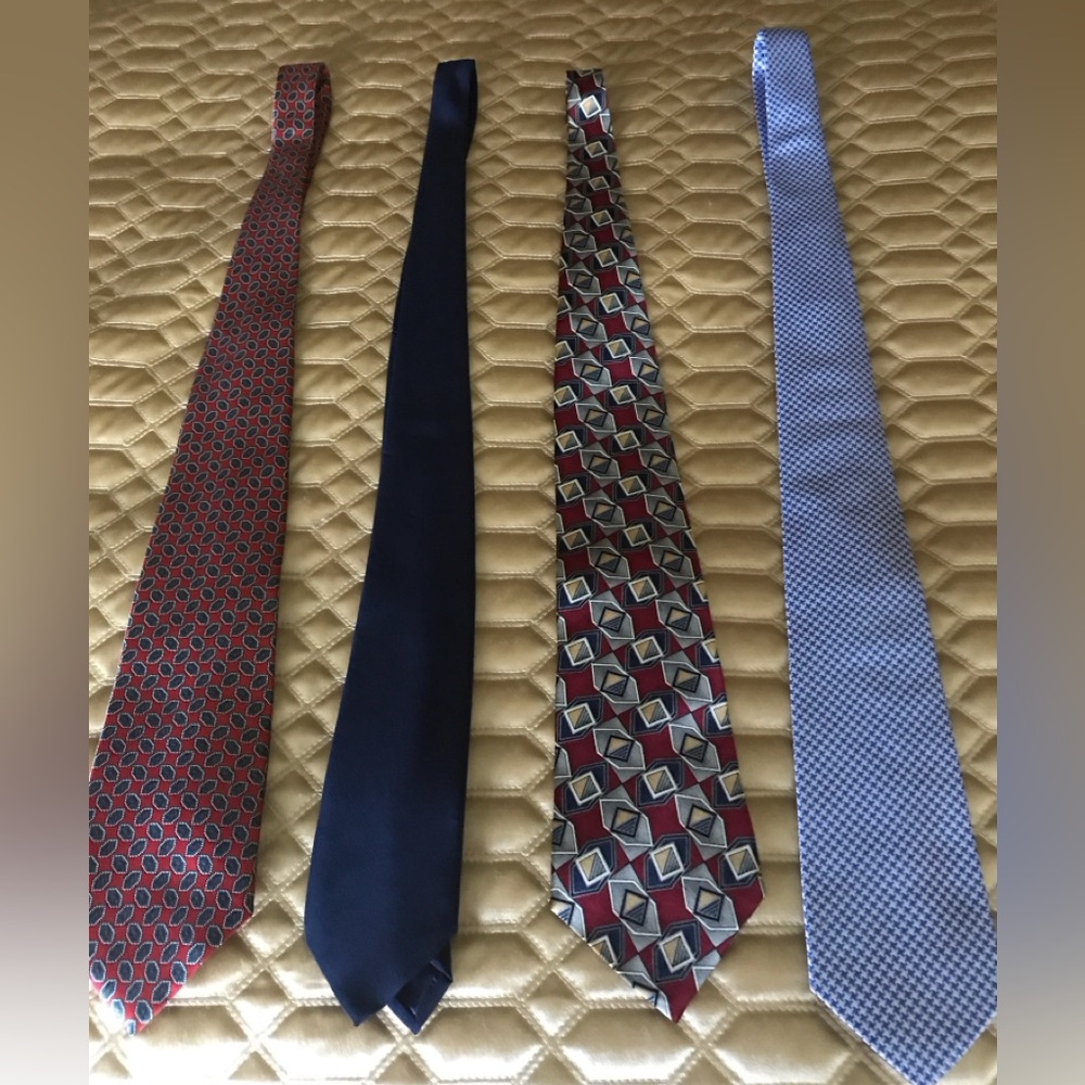 Bundle of 4 silk ties. Excellent condition. 1 Charles Tyrwhitt, 2 Countess Mara